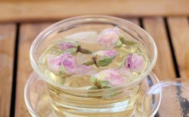 女性冬季养生茶,常喝玫瑰花茶改善色斑