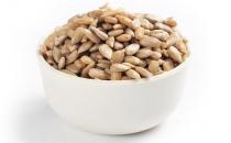 冬天吃葵花籽好处多 但不宜多吃