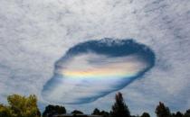 ​上帝之脚？澳大利亚惊现罕见巨型雨幡洞云