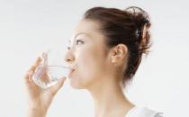 不喝水可以减肥吗？喝水的方式很重要