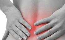 老人护腰 咳嗽时双手叉腰