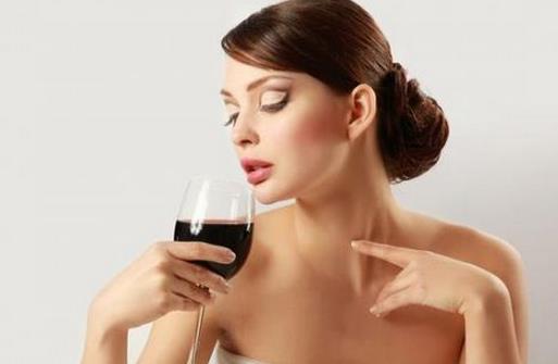 女性喝红酒有什么好处？喝红酒要注意什么？