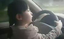 5岁女孩开车上路？孩子出行安全提醒