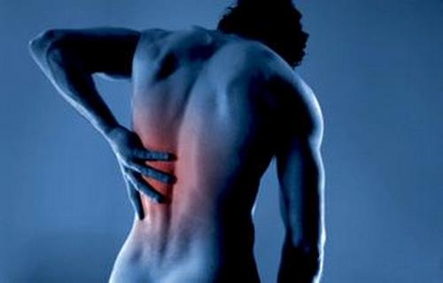 老人护腰三步:先转再弯最后捶