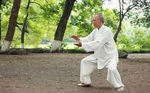 老年人做憋气运动引起胸闷-360常识网