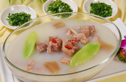 先吃饭还是先喝汤?喝汤的正确方法