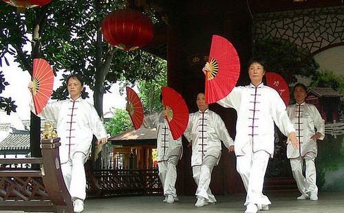 户外活动 有益老年人骨骼健康-360常识网