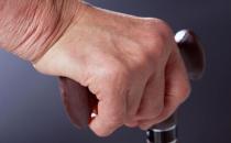 老人小动作预防血管中风