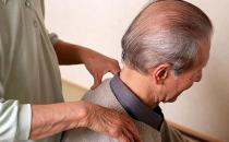 老人如何预防跌倒 经常按摩腿部