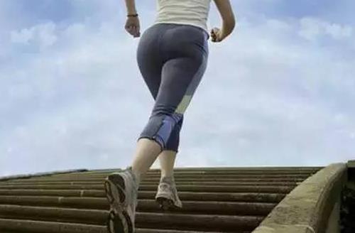 爬楼梯锻炼适合老年人吗?