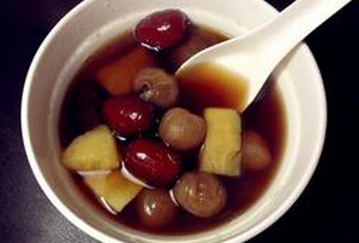 冬季手脚冰凉吃什么好？温暖度冬的食疗方法推荐