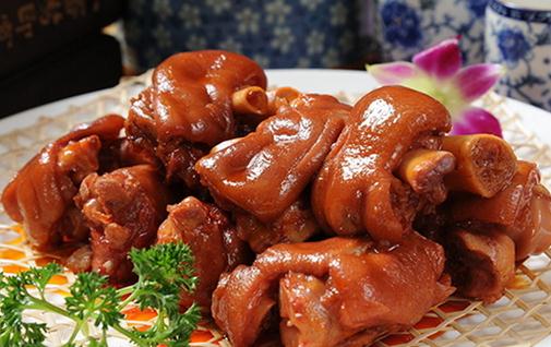 多吃猪蹄可以美容吗?揭密常见的8大饮食谎言