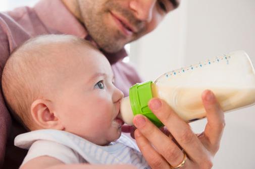 宝宝人工喂养常见的不当喂养方式