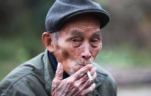 老人吸烟太多会有哪些危害