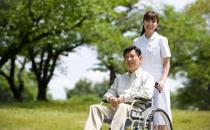 老年人户外晒太阳避免两大误区