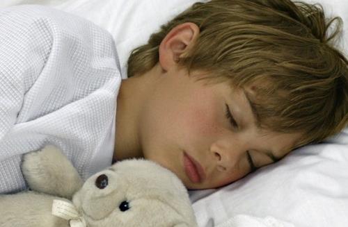 青少年睡眠少6小时增肥胖风险