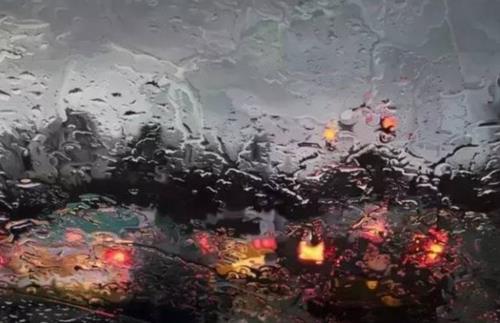 雷雨天怎么开车才安全