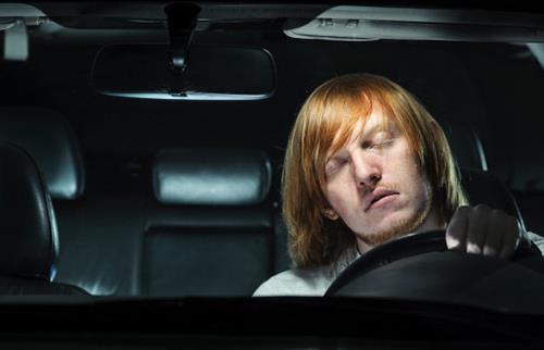 长时间开车眼睛酸涩怎么办？