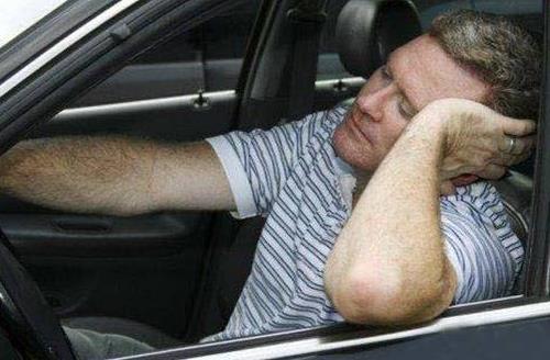 开车疲劳可以这么按摩