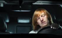 长时间开车眼睛酸涩怎么办？