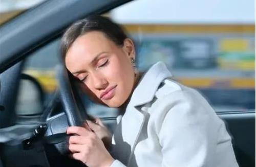 有车族预防颈椎病的七个方法