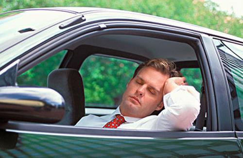 有车族如何预防长时间开车犯困