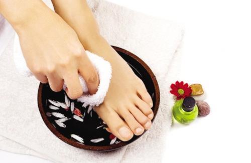 天冷驾车该如何护好脚?