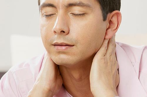 开车颈椎疼怎么办 13个动作缓解