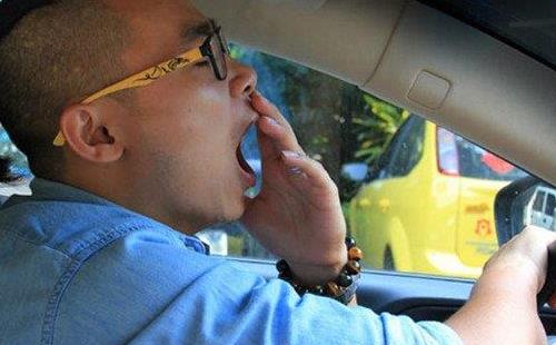 长时间开车时如何快速恢复精力