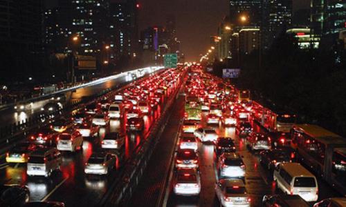 把车辆当人看 有效防止追尾