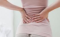 腰背痛困扰“开车族” 缓解不适做3招