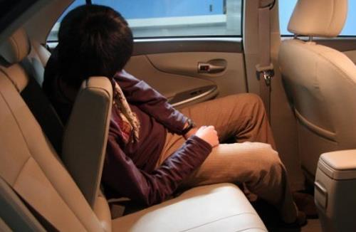 车上不要打瞌睡 乘客瞌睡也有危害