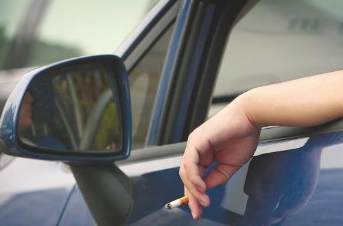 男人开车的16个坏习惯，你犯了几个