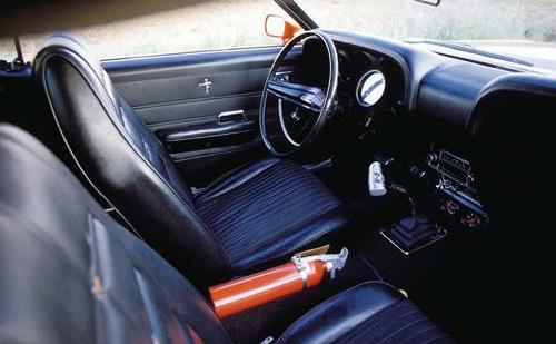 安全驾驶 车备高效灭火器不可少