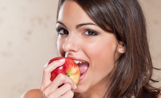 吃苹果不喝水加重便秘