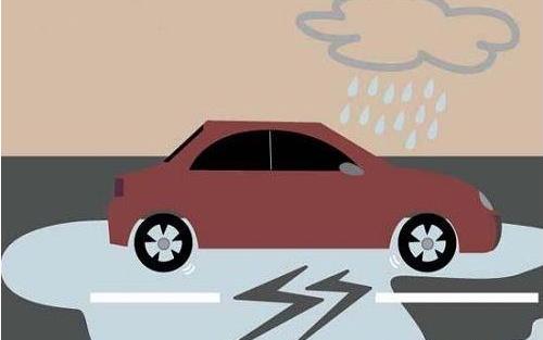 暴雨阵阵 司机开车这些安全事项不能忘