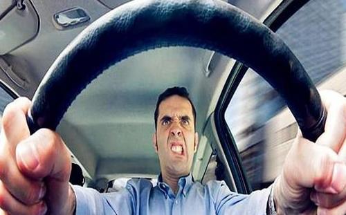 司机久坐腰痛难忍怎么破 教你7招解救腰杆