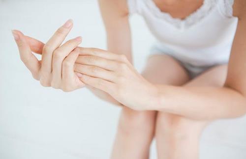 开车太久长茧了咋办? 教你几个嫩肤妙招