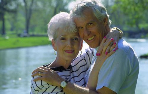 丧偶老人不婚同居隐患多