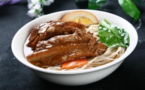 冬季饮食有美食 大排面的做法教给你