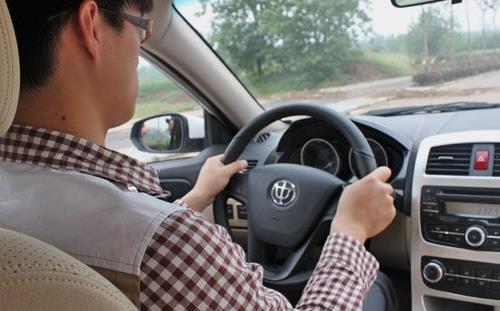 开车眼睛疲劳要学会8招缓解