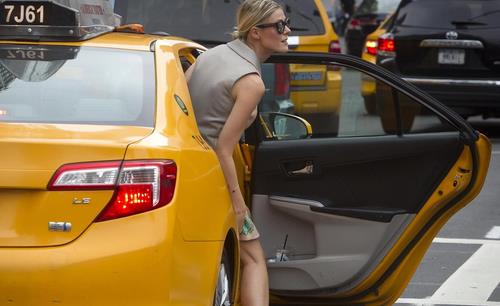 女性有车一族的保健操