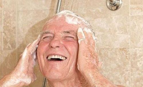 老人洗澡有六忌 不宜空腹洗澡