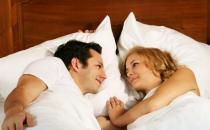 夫妻不同的睡姿表达出怎样的爱