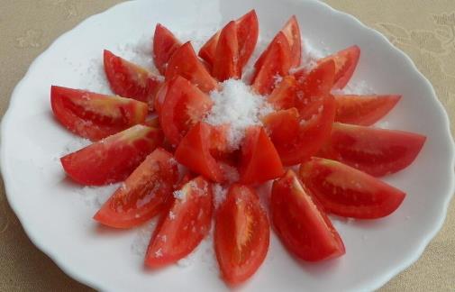 西红柿拌白糖易致腹泻 吃西红柿的禁忌