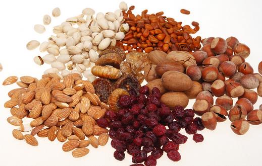 孕妇吃坚果好处多 如何选择