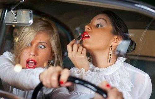 驾车导致变丑的原因