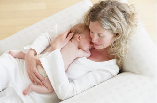 新妈妈产后抑郁原因和解决办法