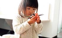 孩子应该几岁开始学习使用筷子