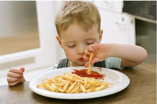 宝宝吃太多长不高 孩子增高3误区